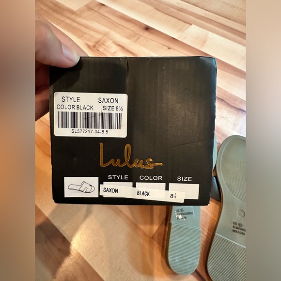 Lulu’s Saxon Black Slide sandals - Picture 5 of 5